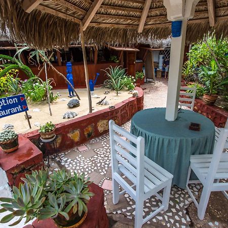 Chez Maggie Hotel & Restaurant Morondava Exterior photo