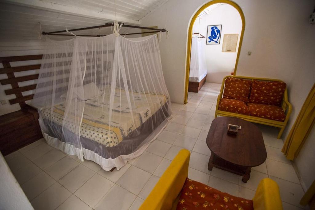 Chez Maggie Hotel & Restaurant Morondava Exterior photo