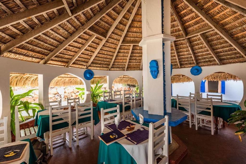 Chez Maggie Hotel & Restaurant Morondava Exterior photo