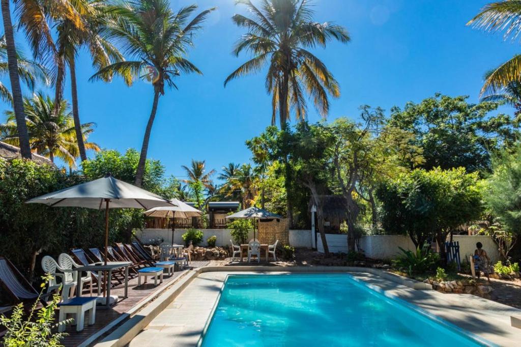 Chez Maggie Hotel & Restaurant Morondava Exterior photo
