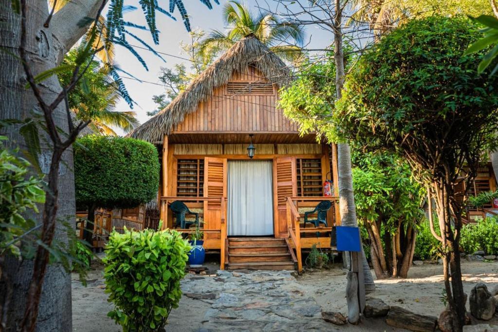 Chez Maggie Hotel & Restaurant Morondava Exterior photo